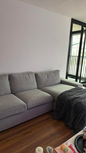 GRATIS: Ikea Kivik 4-zitsbank - Comfortabel met lichte schad
