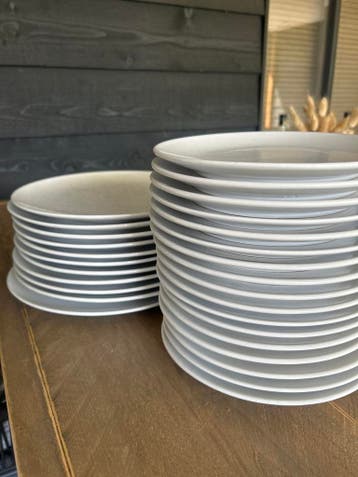 GRATIS Witte diner- en ontbijtborden van IKEA (gebruikt)