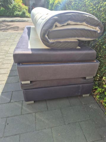 Boxspring compleet met topper en nachtkastjes