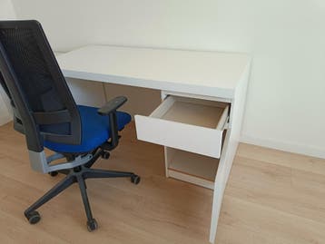 Bureau + bureaustoel, gratis afhalen uiterlijk maandag 11mei