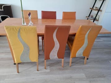 Eettafel met 6 stoelen