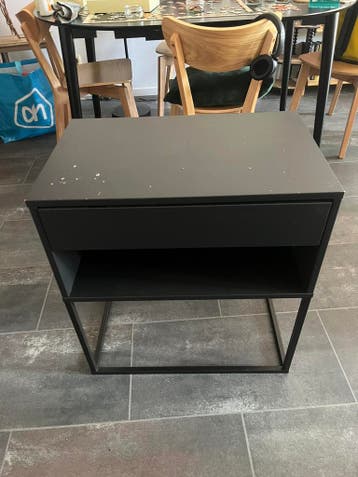 Zwarte Ikea nachtkastje / black ikea nightstand