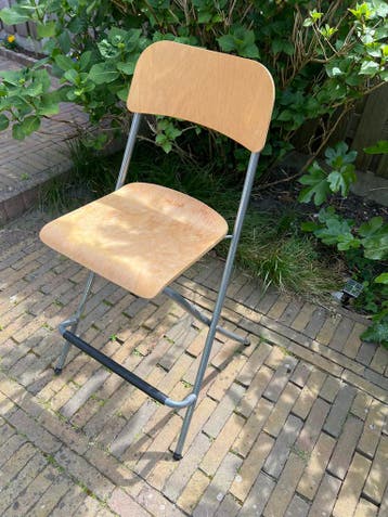 Gratis Mooie hoge inklapbare stoel - Zo goed als nieuw