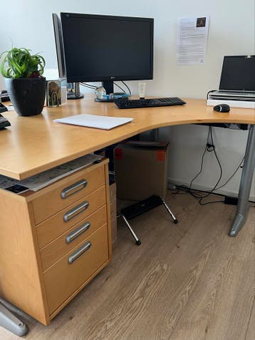 Bureau inclusief ladeblok op wielen