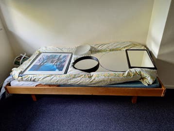 Gratis eenpersoonsbed met houten frame