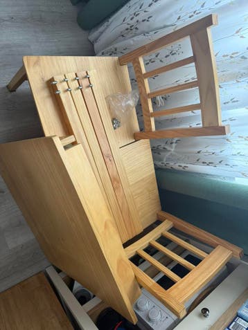 Kleine eettafel met stoeltjes