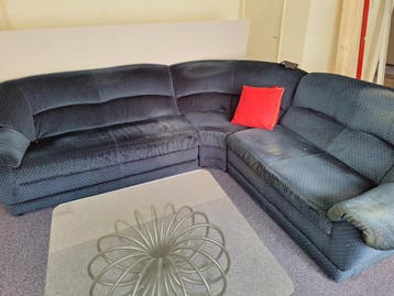 Gratis grote blauwe hoekbank en stoel!