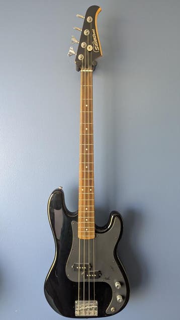GERESERVEERD - Silvertone elektrische basgitaar