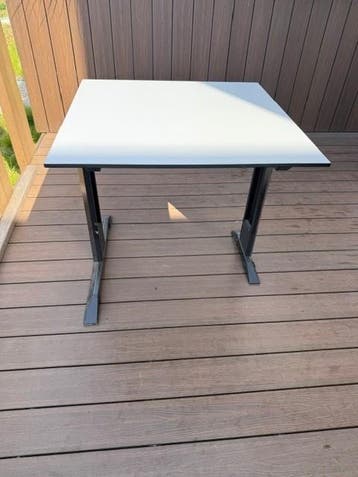 gratis af te halen stevige bureautafel
