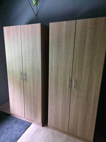 Gratis 3 opslagkasten: 2 met deuren, 1 open, met legplanken
