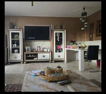 Set van 2 vitrinekasten salontafel en tv meubel