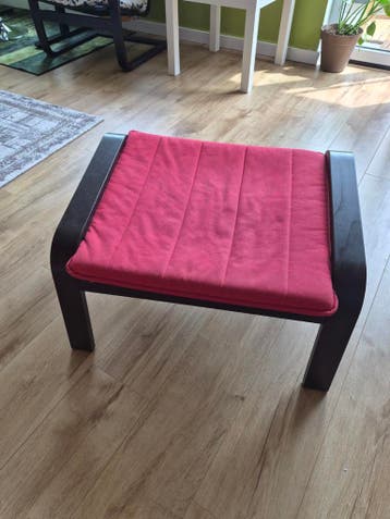 IKEA Poäng voetenbankje / hocker met rood kussen