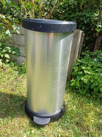 Prullenbak met curves, 70 cm hoog, 35 cm breed