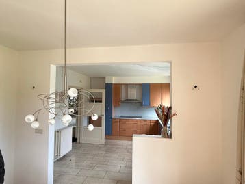 Ruime hoekkeuken met apparatuur - 3,81m x 3,35m