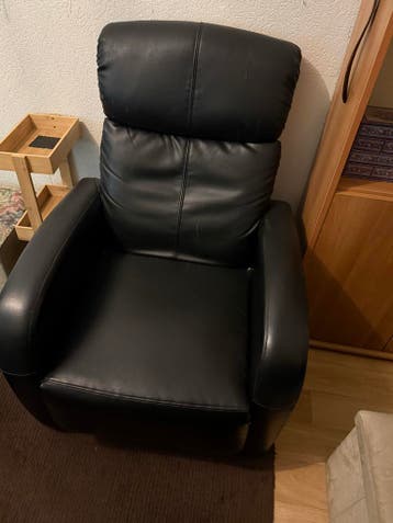 Zwarte relaxstoel (handmatig) - gratis af te halen