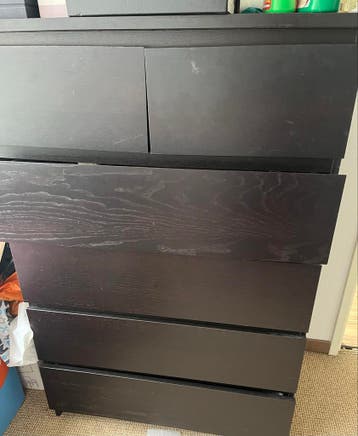 Gratis af te halen: Donkerbruine IKEA ladekast met 5 laden