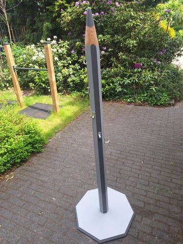 Unieke kapstok in potloodvorm met 5 haken