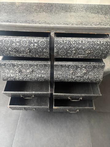 Unieke zilverkleurige commode met 8 laden