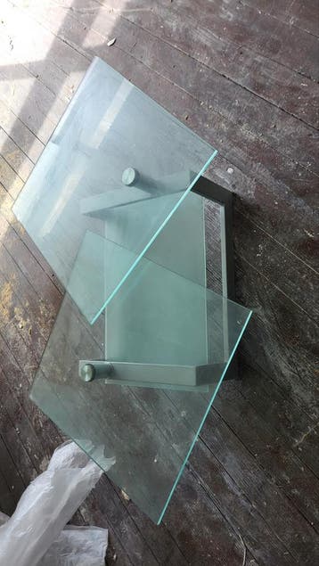 Speelse glazen salontafel