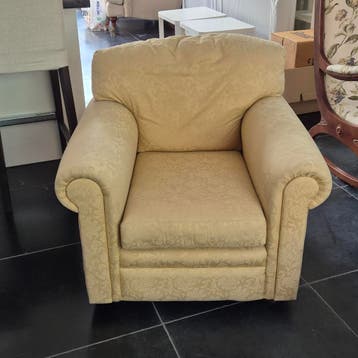 Comfortabele fauteuil in zachtgeel/botergeel