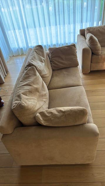 Comfortabele 3-zits en 2-zits bank in beige/camel stof
