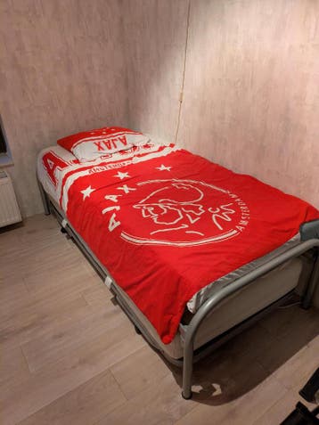 Twee Eenpersoons Logeer Bedden