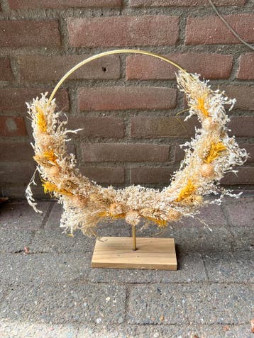 GRATIS Decoratieve droogbloemen ring op standaard