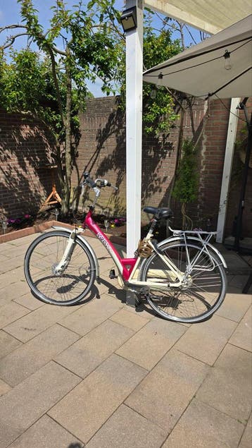 Gratis kapotte fiets - ideaal voor onderdelen of reparatie