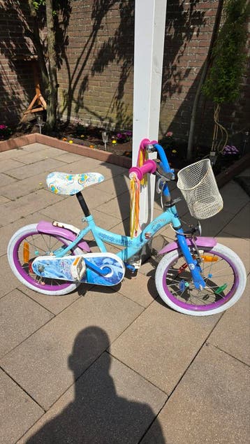 Gratis kinderfiets met mandje en zijwieltjes