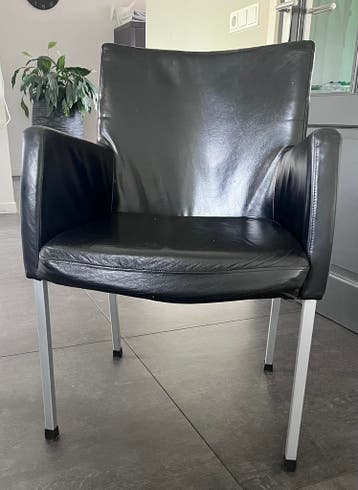 Gratis af te halen leren eetkamer stoelen (7 stuks)