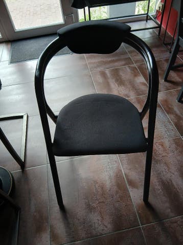 4 stoffen stoelen, kan ik iemand blij maken??