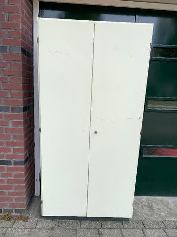 Staande kast met twee deuren Gratis ophalen