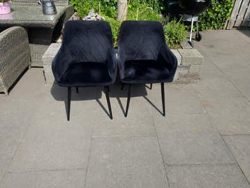 2 gebruikte zwarte stoelen - gratis af te halen