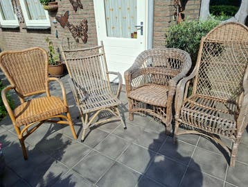 GRATIS.   4 Vintage stoelen .