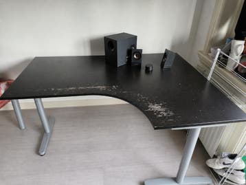 Hoekbureau (rechts) 140cm, gratis af te halen!