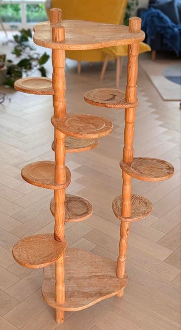 Gratis: Vintage houten plantenstandaard (130 cm)