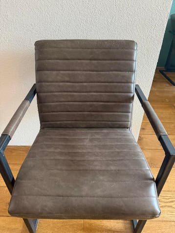 GRATIS 6 eetkamerstoelen