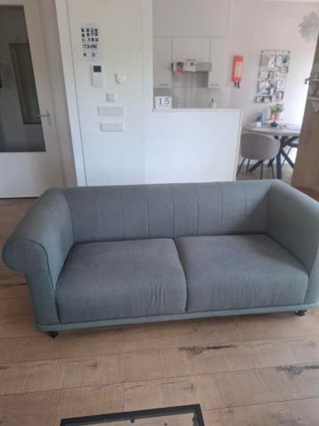 Comfortabele 2-zitsbank in grijsgroene stof gratis