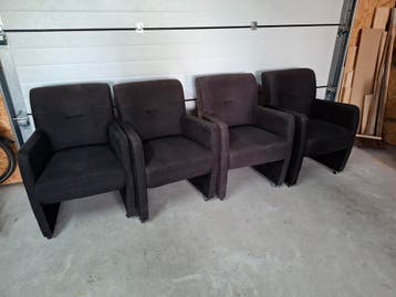 Set van 4 eetkamerstoelen gratis