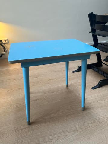 Blauwe bijzettafel / kindertafel