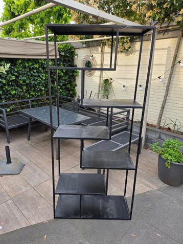 Zwarte aluminium vakkenkast - Modern design