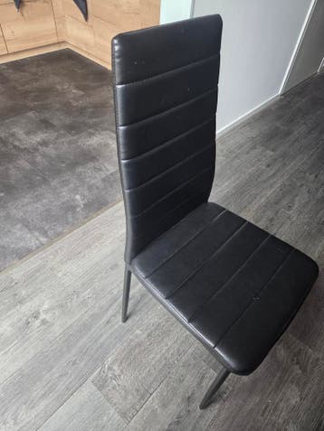 6 eetstoelen, gratis af te halen