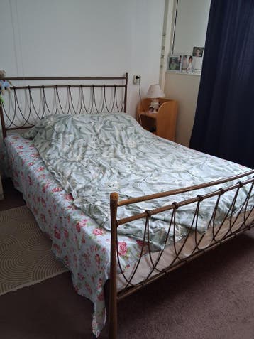Tweepersoonsbed 140×200 CM  GRATIS