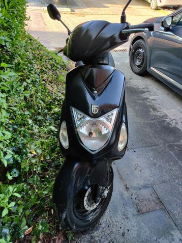 Scooter - mag gratis opgehaald worden - loopt niet