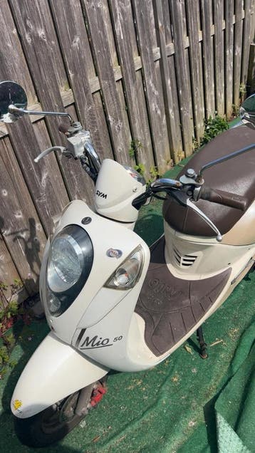 Oude scooter  voor onderdelen.