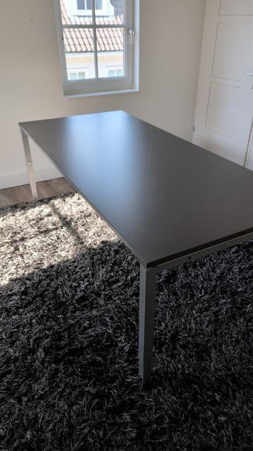 In hoogte verstelbaar bureau - Modern en functioneel