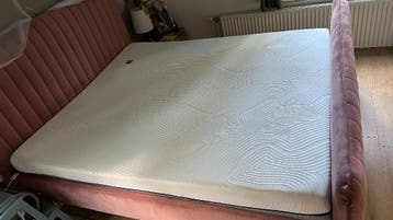 Matras (180x210CM) + 2x Lattenbodems (90x210) - MOET WEG
