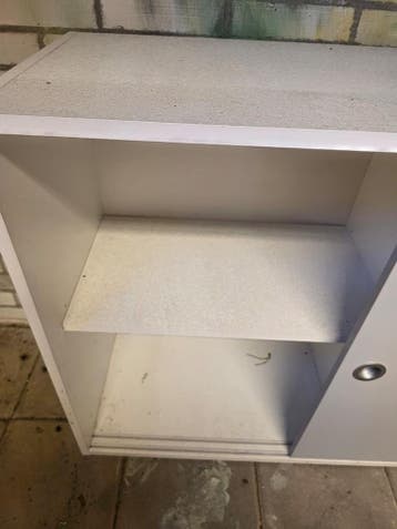 Witte opbergkast met schuifdeuren