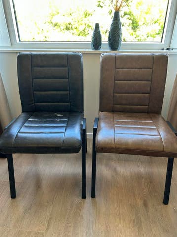 4 eetkamerstoelen, bruin en zwart
