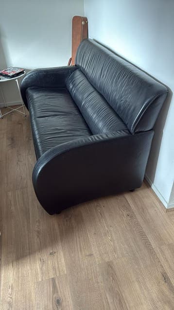 Twee zits zwarte leren bankstel